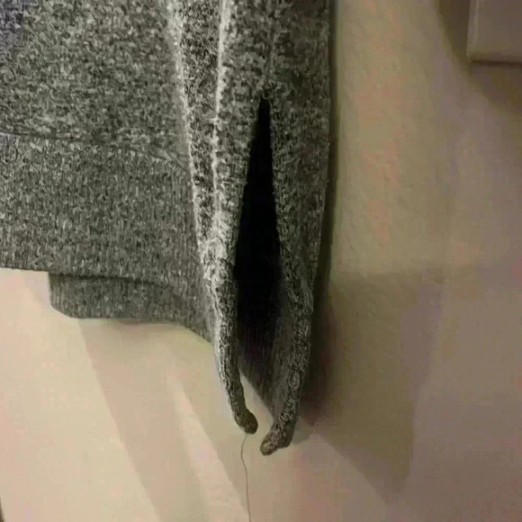 Lucky Brand V Neck sweater good as new! - Picture 8 of 8